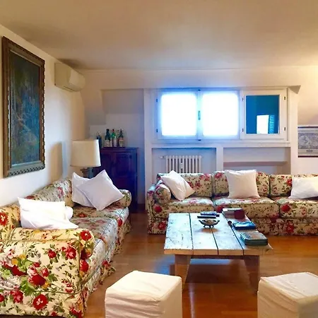 Appartamento Bright Attic Luminosa Mansarda