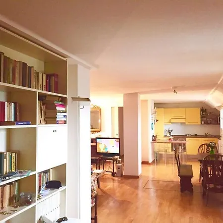 Appartamento Bright Attic Luminosa Mansarda *